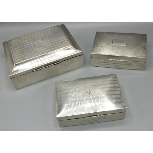 1193 - George V hallmarked silver rectangular table cigar box, stepped hinged lid with engine turned bands,... 