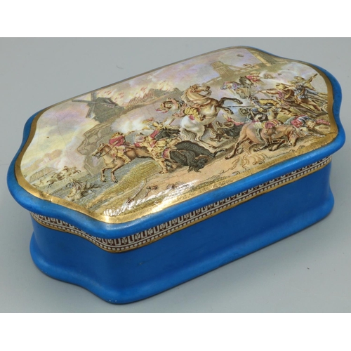 1231 - C19th blue Prattware shaped rectangular box, top printed with a battle scene, gilt detail, printed m... 