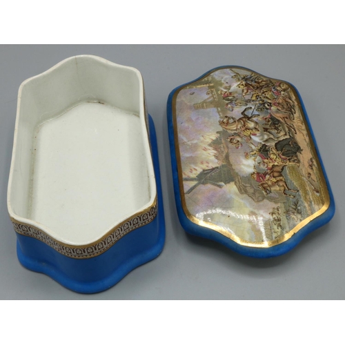 1231 - C19th blue Prattware shaped rectangular box, top printed with a battle scene, gilt detail, printed m... 