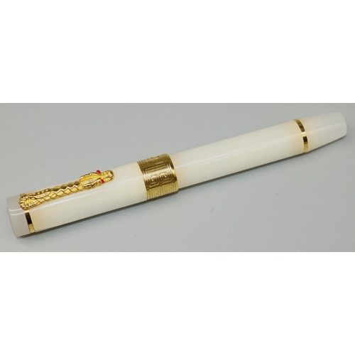 1278 - C20th white jade Natural Bowler fountain pen, screw off cap with dragon clip, in original box with c... 