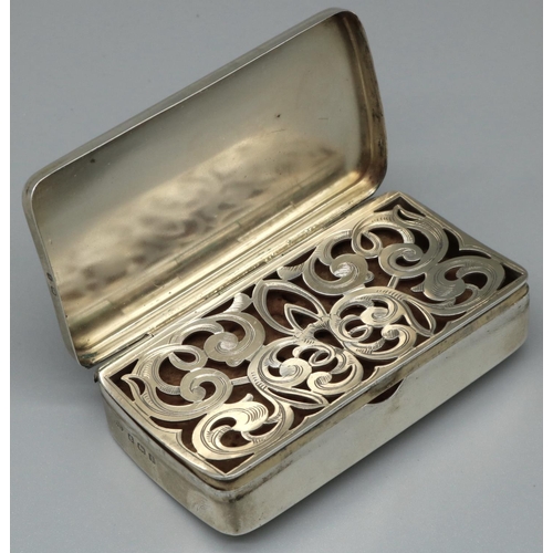 1194 - George V hallmarked silver rectangular vinaigrette, of plain curved form with hinged lid and scroll ... 