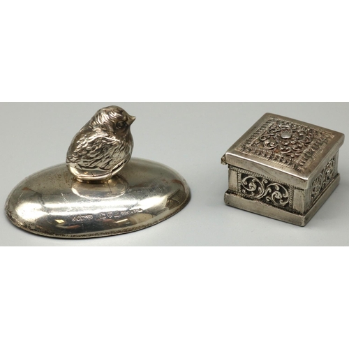 1100 - Edward VII hallmarked silver paperweight, modelled as a chick emerging from an egg, on weighted oval... 