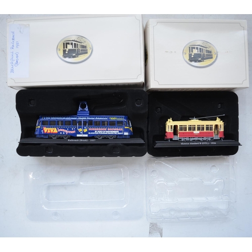 1512 - Thirty boxed Atlas Editions limited edition static model trams, (plastic, attached to bases) and 2 u... 