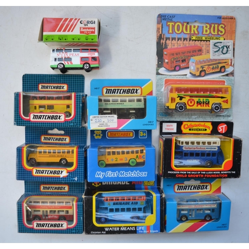 1517 - Collection of model buses, aircraft, military vehicles etc, mostly diecast to include boxed and unbo... 