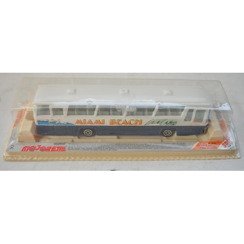 1517 - Collection of model buses, aircraft, military vehicles etc, mostly diecast to include boxed and unbo... 