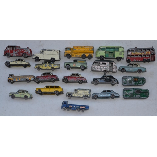 1519 - Collection of mostly small scale diecast bus, tram and vehicle models to include vintage Lesney (use... 