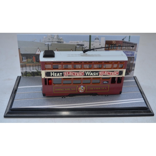 1519 - Collection of mostly small scale diecast bus, tram and vehicle models to include vintage Lesney (use... 