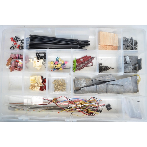 1524 - Collection of OO/HO gauge accessories and tram and train models to include built up white metal tram... 