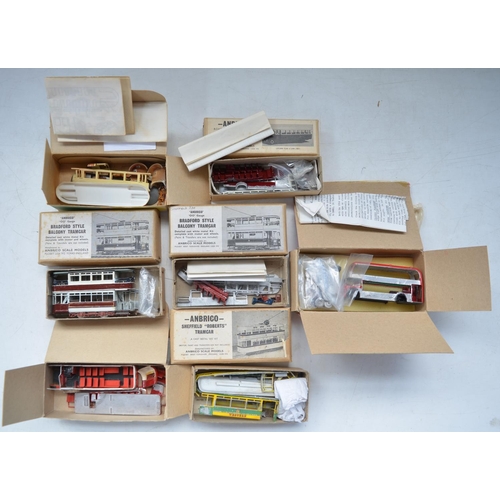 1524 - Collection of OO/HO gauge accessories and tram and train models to include built up white metal tram... 