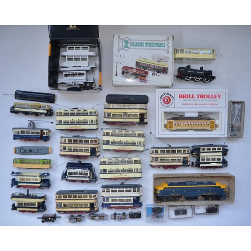 1524 - Collection of OO/HO gauge accessories and tram and train models to include built up white metal tram... 