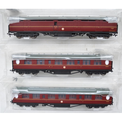 104 - Eight OO gauge passenger coaches to include 3 Bachmann Thompson coaches, 34-403A and 34-378A corrido... 