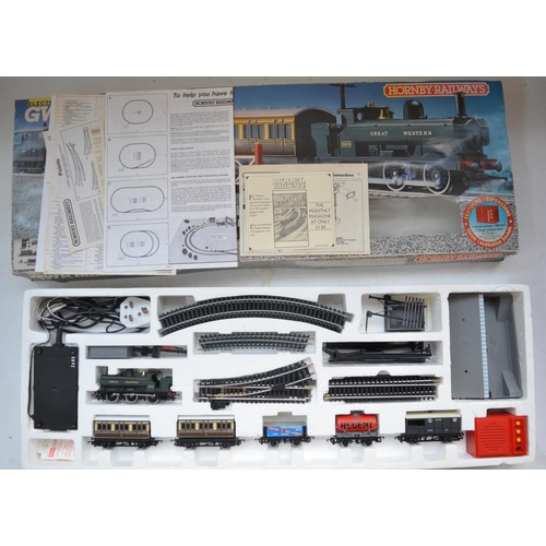 82 - Hornby GWR Mixed Traffic OO gauge electric train set with 2 boxed buildings, extra track, 2 passenge... 