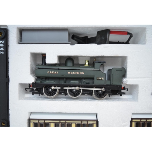 82 - Hornby GWR Mixed Traffic OO gauge electric train set with 2 boxed buildings, extra track, 2 passenge... 