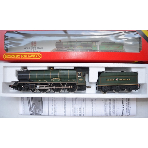 84 - Three Hornby OO gauge GWR electric train models to include R392 County Class 