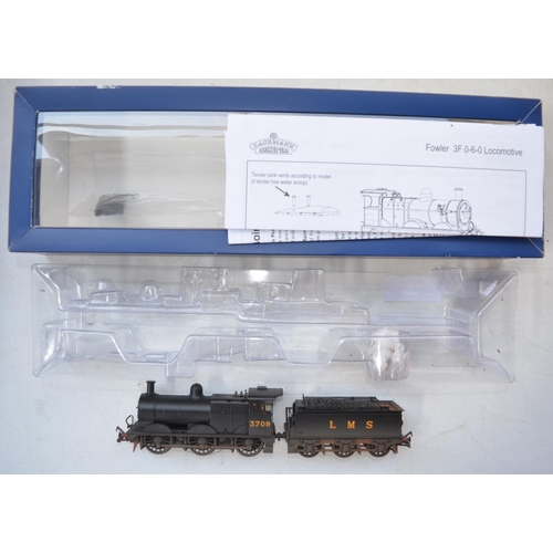 91 - Two Bachmann OO gauge electric train models to include 31-003 Robinson 04 6190 LNER black livery, 21... 