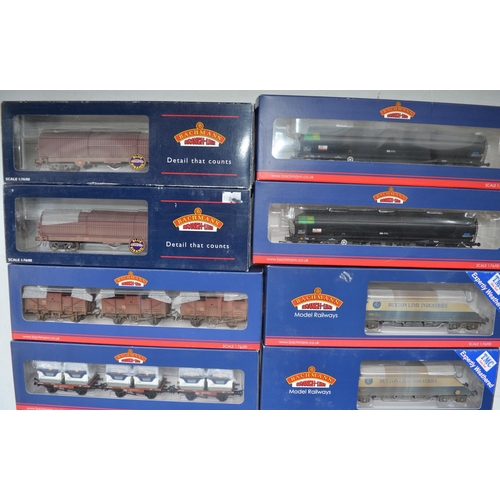 98 - Collection of Bachmann rolling stock to include Collectors Club exclusives, Plasser Tamper Machine (... 