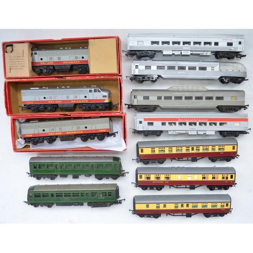 107 - Tri-Ang OO gauge R55 B-B diesel loco electric train model, R57 diesel dummy end and R58 B-B 