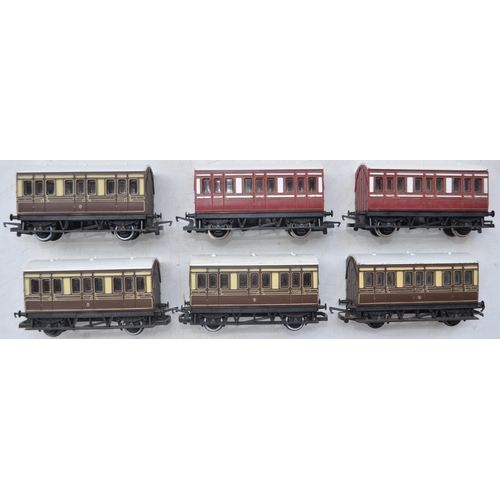 108 - Collection of Tri-Ang and Hornby passenger coaches. Also a Tri-Ang R157 powered DMU and dummy and a ... 