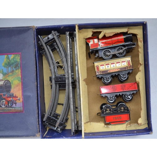 116 - Vintage Hornby O gauge tin plate clockwork train set (with key and in working order), a collection o... 