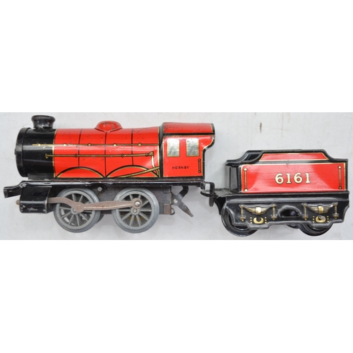 116 - Vintage Hornby O gauge tin plate clockwork train set (with key and in working order), a collection o... 