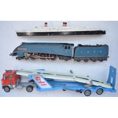 118 - Vintage Hornby Dublo Sir Nigel Gresley OO gauge electric train set, games, puzzles, Dinky car transp... 