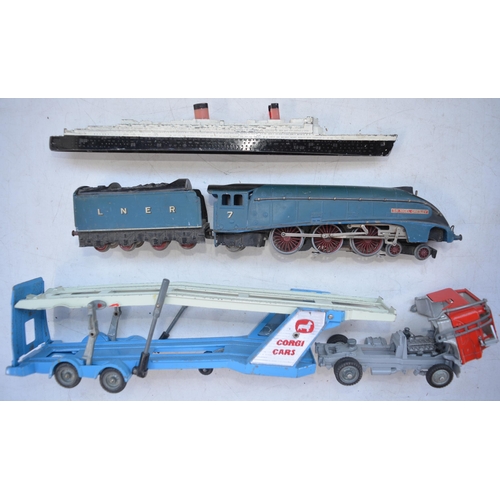 118 - Vintage Hornby Dublo Sir Nigel Gresley OO gauge electric train set, games, puzzles, Dinky car transp... 