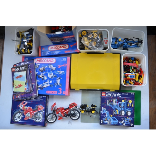 122 - Collection of Lego, Lego Technic and Meccano to include partially built sets with boxes and instruct... 