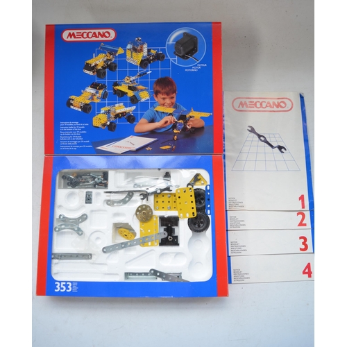 122 - Collection of Lego, Lego Technic and Meccano to include partially built sets with boxes and instruct... 