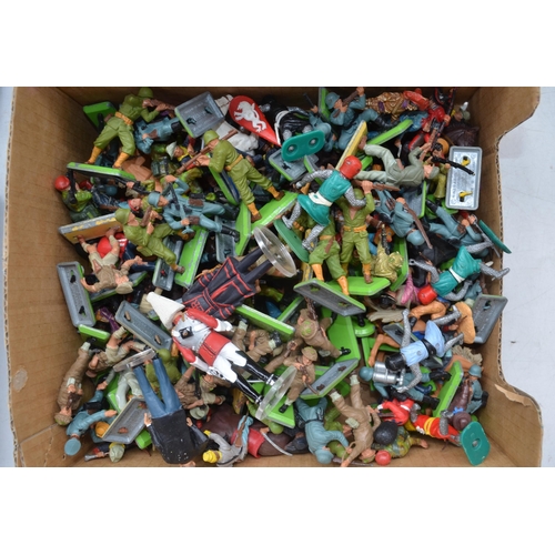 145 - Collection of mostly metal toy soldiers and figures to include Britain's, Corgi, J&L Miniatures, Del... 