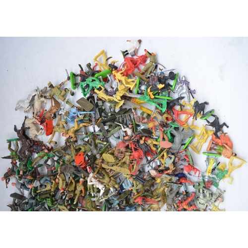 147 - Extensive collection of used plastic toy soldiers and Cowboys and Indians by Herald, Starlix, Lone S... 