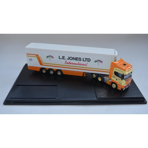 186 - Seven boxed 1/76 scale truck models from Oxford Diecast (to include limited editions) and another un... 