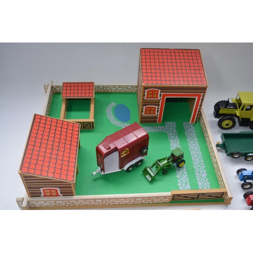 200 - Collection of farm toys to include farmyard layout, farm machinery and tractors, mostly Britains, an... 