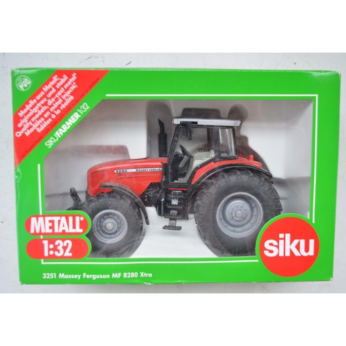 198 - Eleven boxed 1/32 diecast farm machinery models by Siku to include 6 tractors (4x Claas, 1x Valtra, ... 