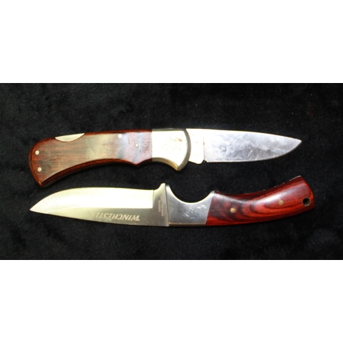 1098 - Winchester folding knife, with 440 stainless steel  blade 8cm, overall 19cm, in leather belt pouch a... 