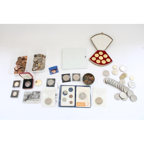 644 - Mixed GB and world coinage incl. GB commemoratives, Chinese commemorative souvenir set in fan shaped... 