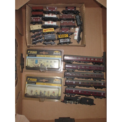 238 - Two unopened Graham Farish by Bachmann N gauge Scenecraft sets 379-302 & 308, a collection of unboxe... 