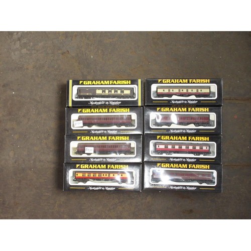 236 - Collection of boxed Graham Farish by Bachmann N gauge rolling stock carriages 374-846, 026, 027, 053... 