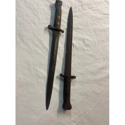 1093 - Pair of British Lee-Metford bayonets Mk 1, 1888, with double edged blade, spear point and central ri... 