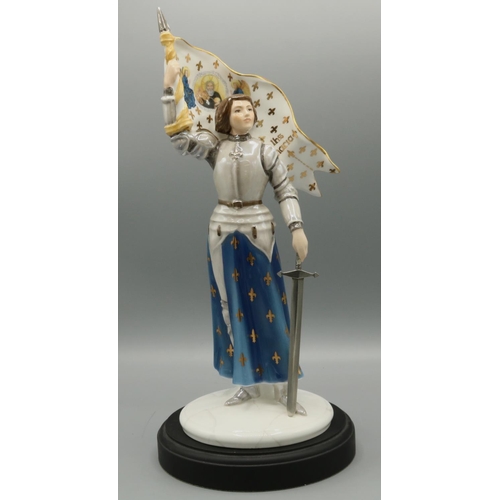 660 - Coalport Heirloom Collection figure, Joan of Arc CW654, limited edition of 950, H31cm, with plinth