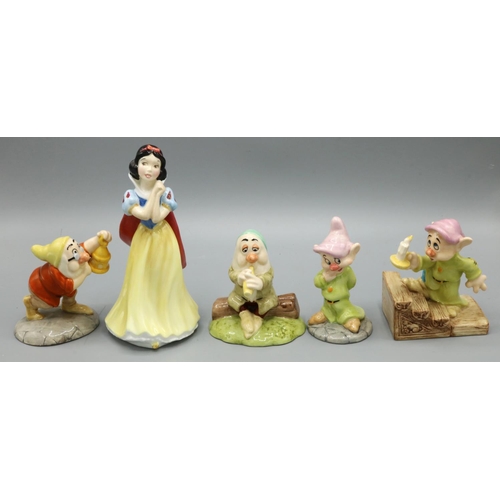 673 - Royal Doulton Disney Snow White and the Seven Dwarves: Snow White SW9, Dopey SW13, Sleepy SW15, Dope... 