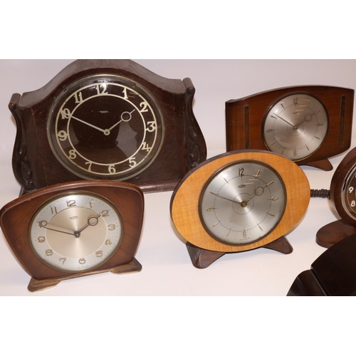 475 - Metamec Dereham mains electric bakelite mantle clock with two tone dial, 220/250 volt 50 cycle movem... 