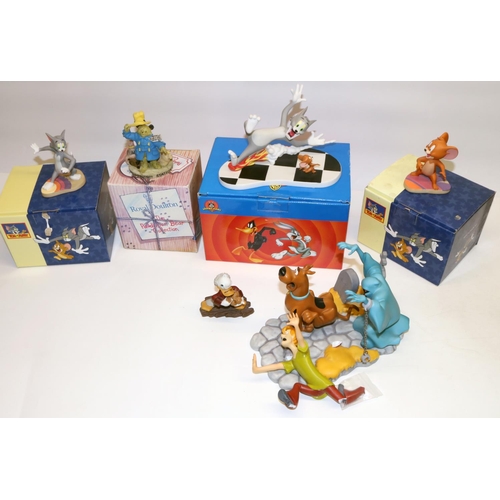 704 - Wedgwood Tom and Jerry - Tom boxed H10cm, Jerry boxed H9.5cm, The Chase boxed H13cm, Wedgwood Scooby... 