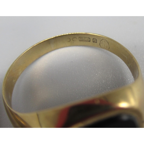 16 - 9ct yellow gold signet ring set with black plastic stone face with central clear stone, stamped 375,... 