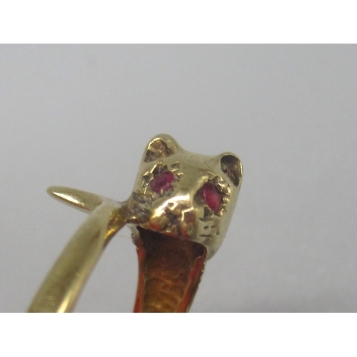 7 - 9ct yellow gold ring in the form of a cat with ruby set eyes, stamped 375, size K1/2