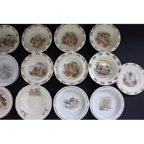 167 - Bunnykins childrens feeding bowls, Wedgwood Beatrix Potter feeding bowls and other nursery china (qt... 