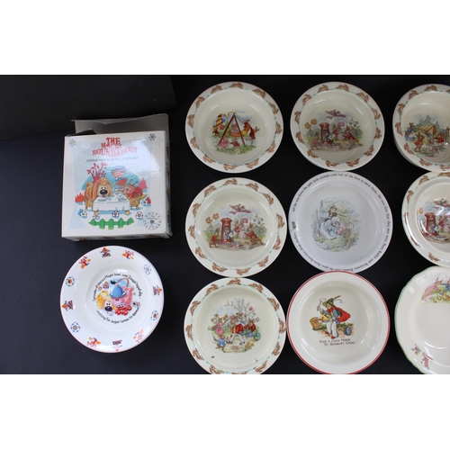 167 - Bunnykins childrens feeding bowls, Wedgwood Beatrix Potter feeding bowls and other nursery china (qt... 