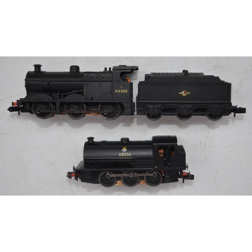 515 - Two N gauge Graham Farish electric locomotive models, item no 372501 J94 68012 Black L/Crest and ite... 