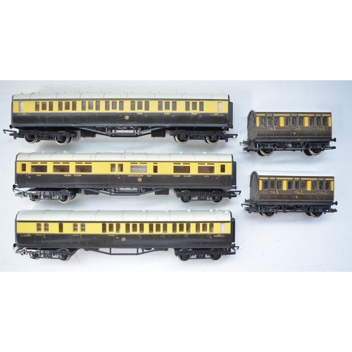 518 - Collection of mostly boxed OO gauge railway wagons and passenger coaches incl. Hornby, Dapol, Bachma... 