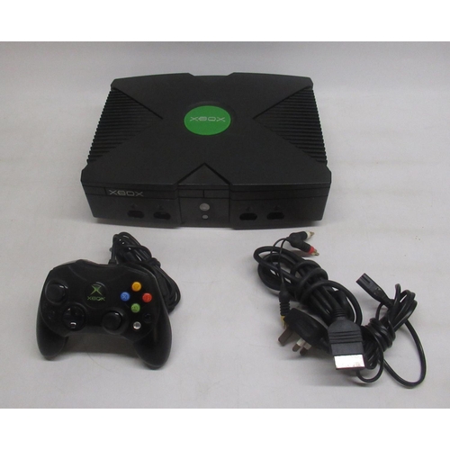 319 - Original Xbox console with 1 controller