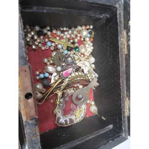 36 - Vintage jewellery box containing vintage and modern costume jewellery
